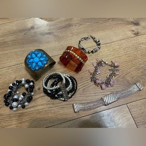 Lot of women’s assorted bracelets. Misc styles.